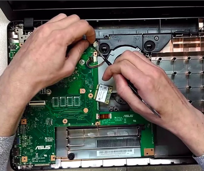 Замена материнской платы на ноутбуке Замена материнской платы на ноутбуке в Междуреченске